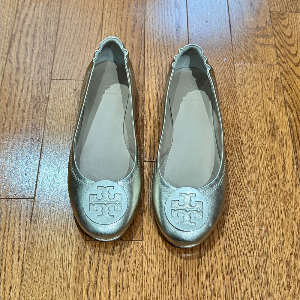 Tory Burch Matte gold Minnie travel Flats size 9